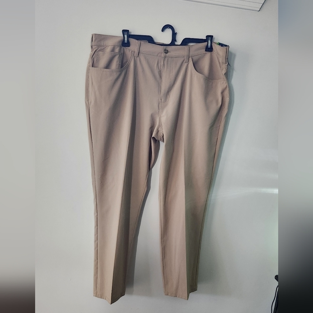 🩳 Ben Hogan Performance Men’s Pants – Size 42x30 – Tan – NWT – UPF 50+ - Picture 2 of 14